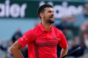 爆冷首场状态出色，热火观众沸腾！，德约科维奇重返赛场赢得满堂喝彩(德约科维奇壁纸)-Jiuyou Sports