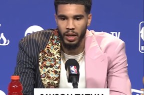 包含篮球热身赛焦点战：泰山迅豹队强势反弹岭北巨龙队，客场强势带走胜利。更衣室氛围正向的词条-体育直播